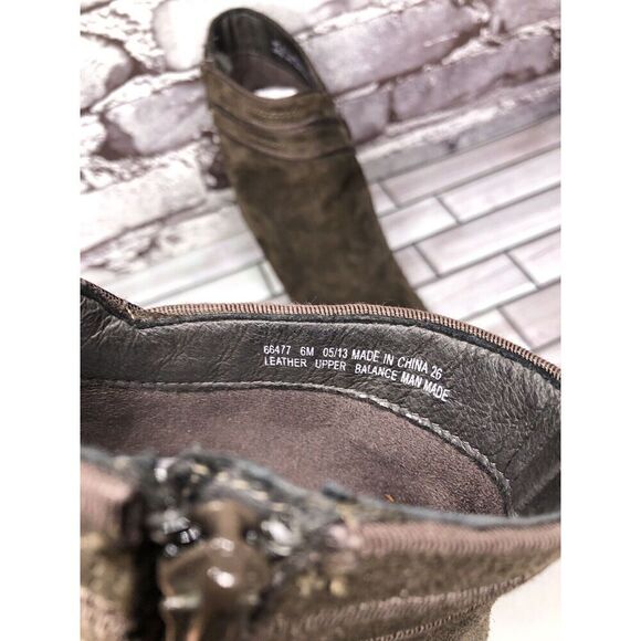 Clarks Active Brown Suede Leather Side Zip Heel Booties Boots Women Sz 6M US/37 - Picture 10 of 16